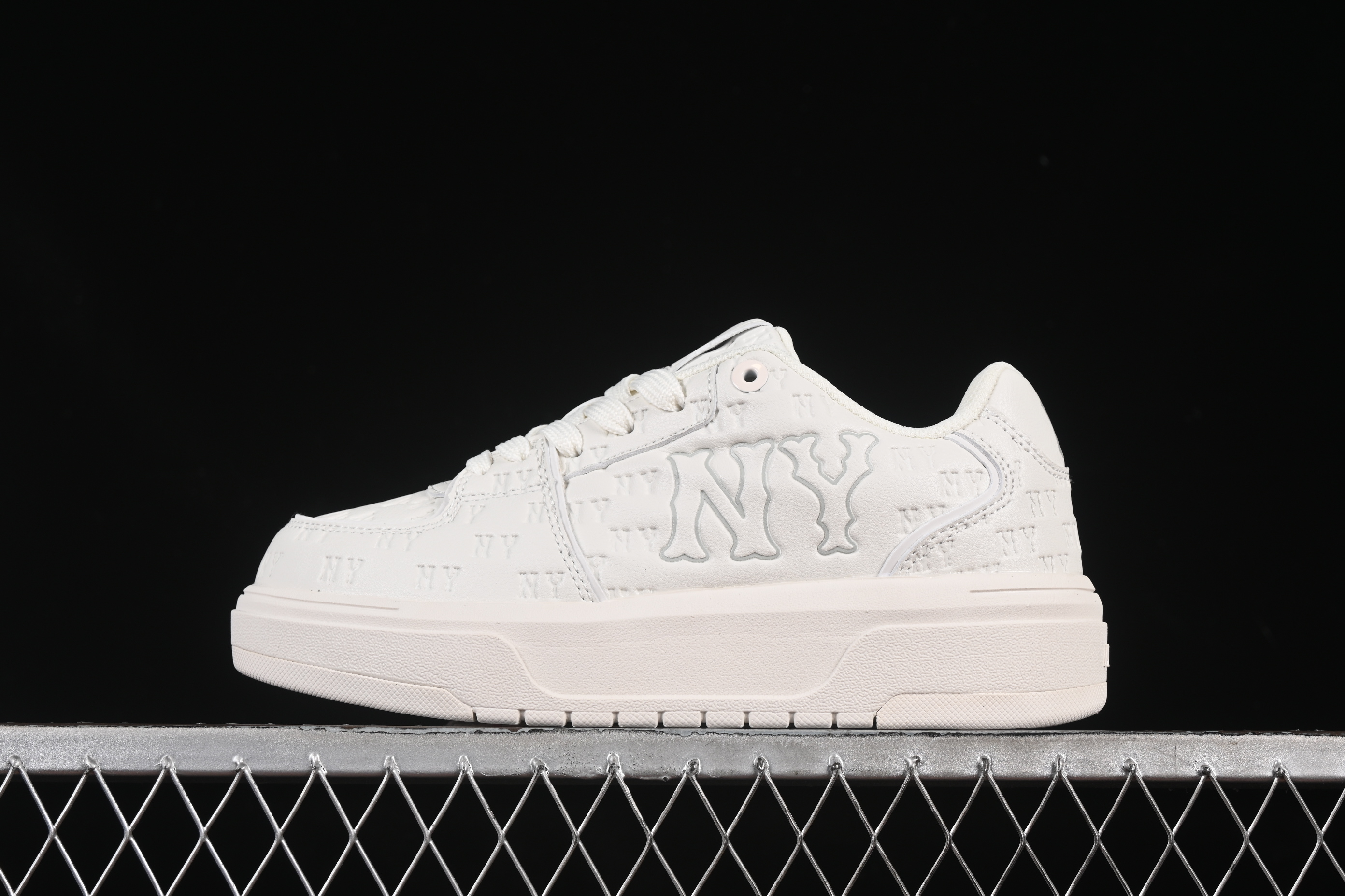 New York Yankees MLB Bigball Chunky Embo Monogram Platform Sneakers - 3ASXE015N50WHS
