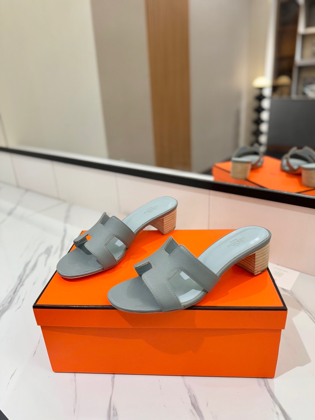 2025 Women Hermès Light Grey Leather Sandals