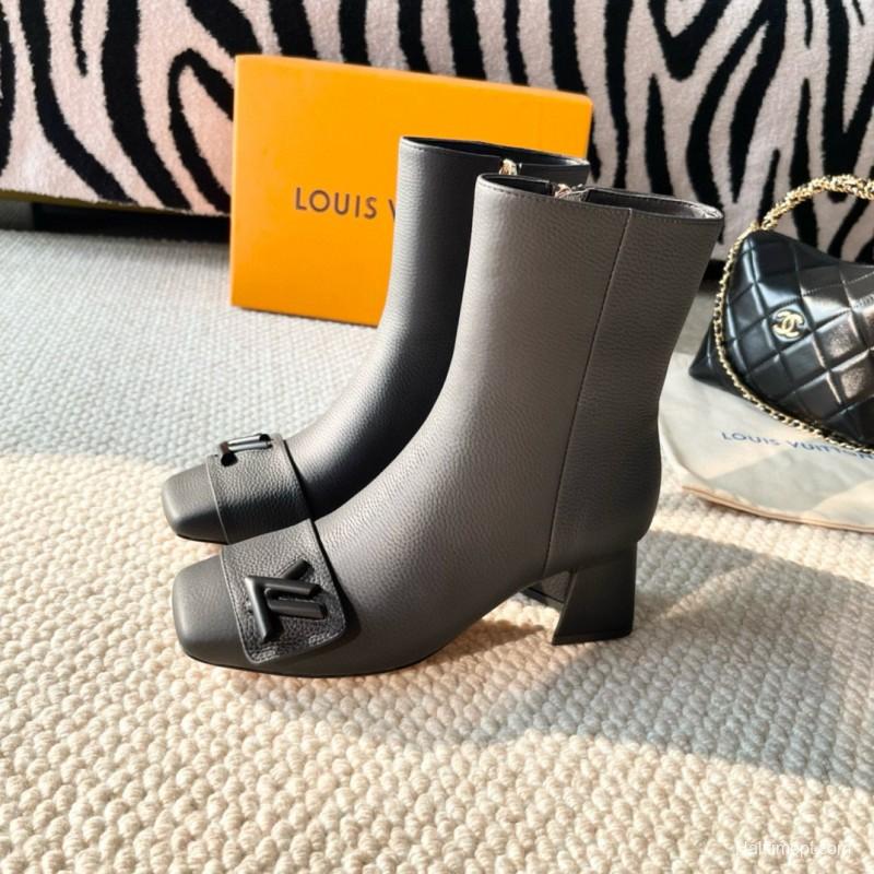 2024 Women Louis Vuitton Black Leather Ankle Boots MJ00420