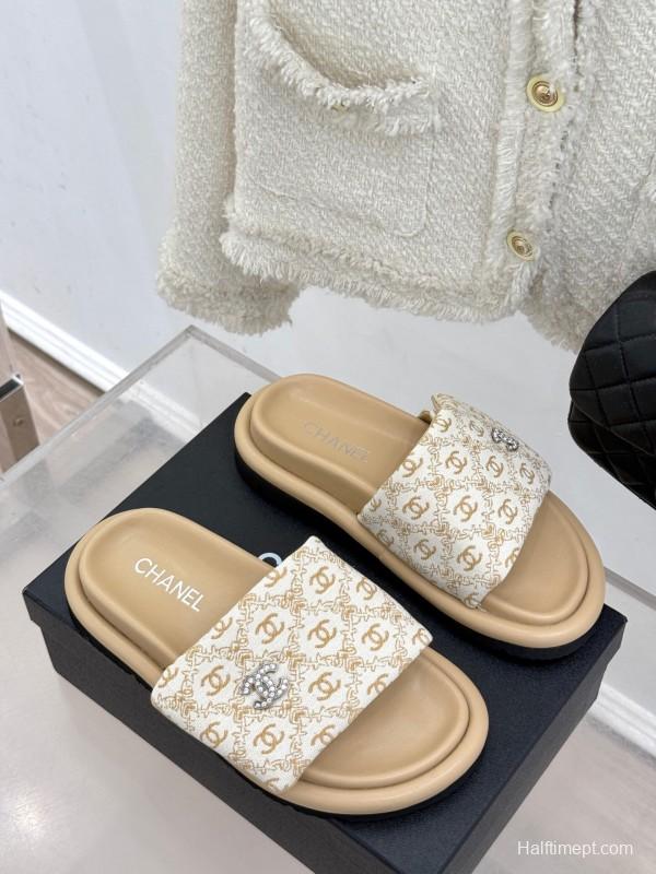 2025 Slippers Chanel Beige White Canvas Slippers
