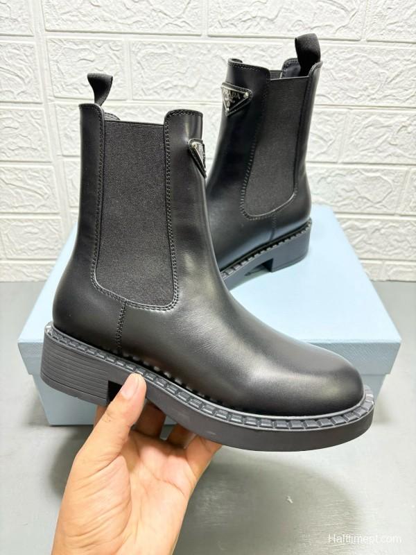 2024 Women Prada Black Leather Chelsea Boot MJ00380