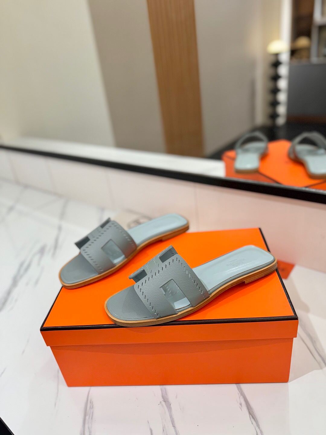 2025 Women Hermès Gray Leather Slippers H Style