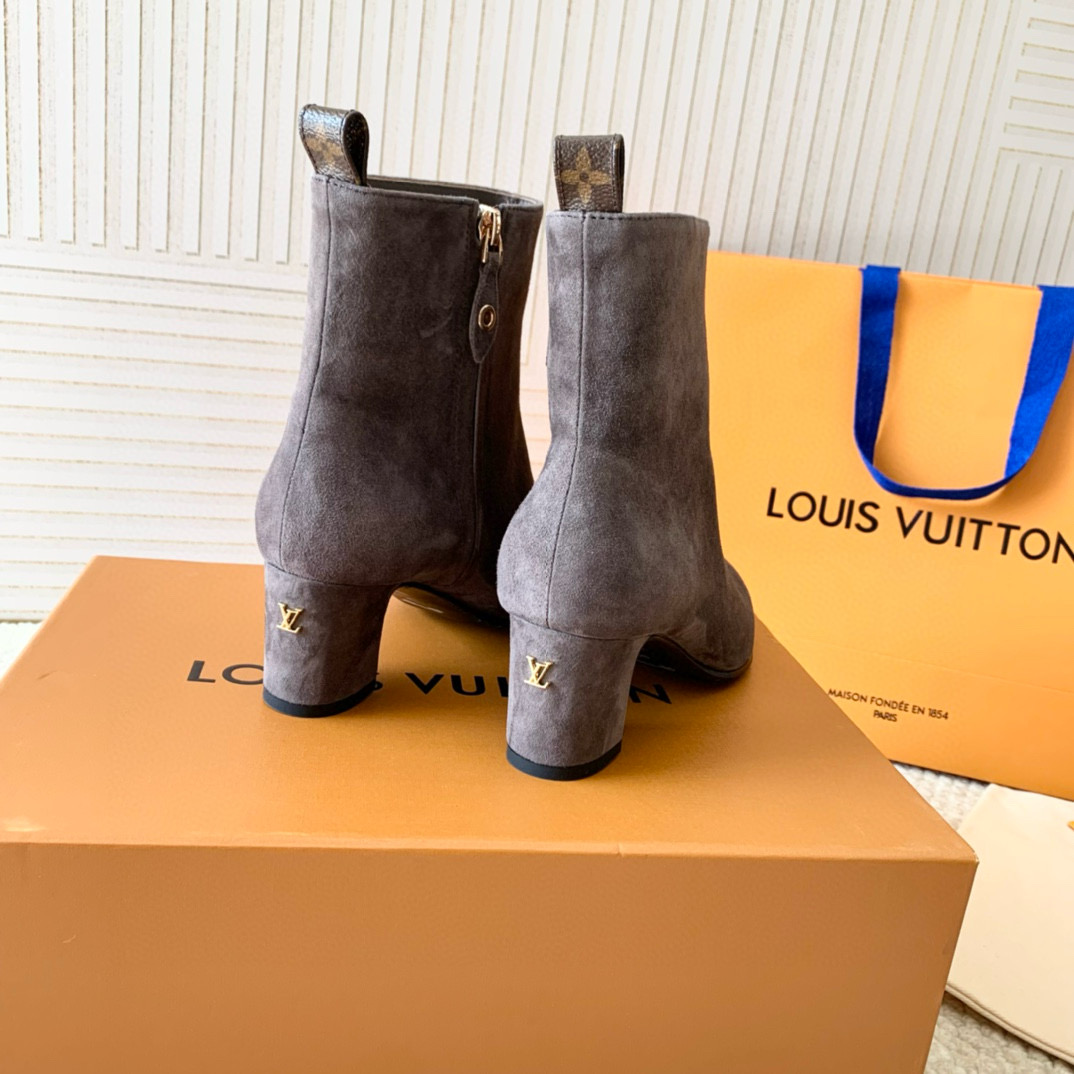 2024 Women Louis Vuitton Grey Suede Ankle Boots MJ00410