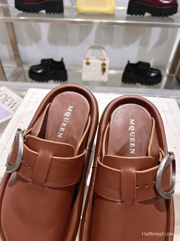 2025 Unisex Alexander McQueen Brown Leather Boken Toe Mule Flexion KFY00300