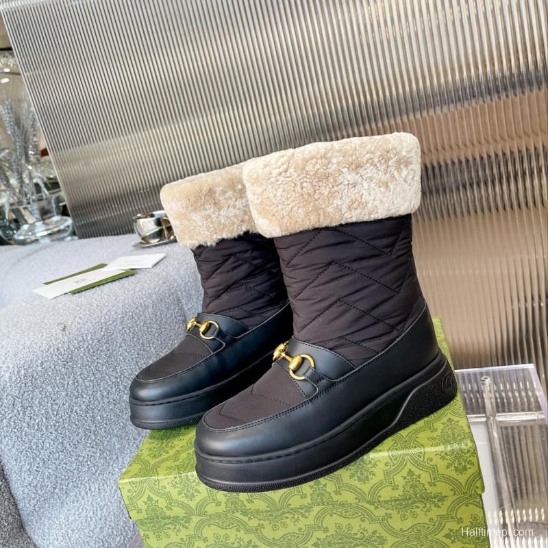 2024 Women Gucci black leather quilted snow boots gold metal MJ00420