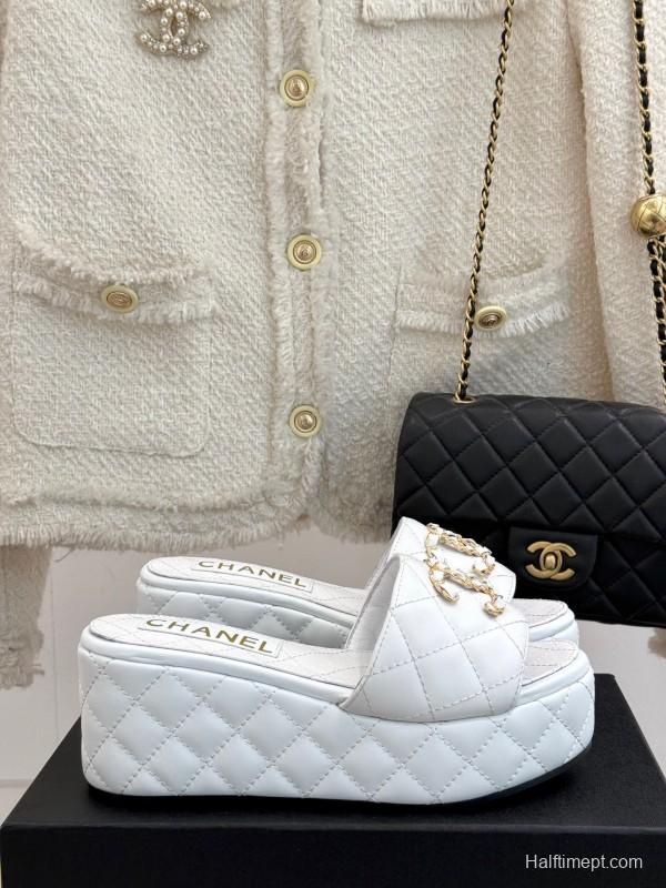 2025 Women Chanel White Leather Slippers