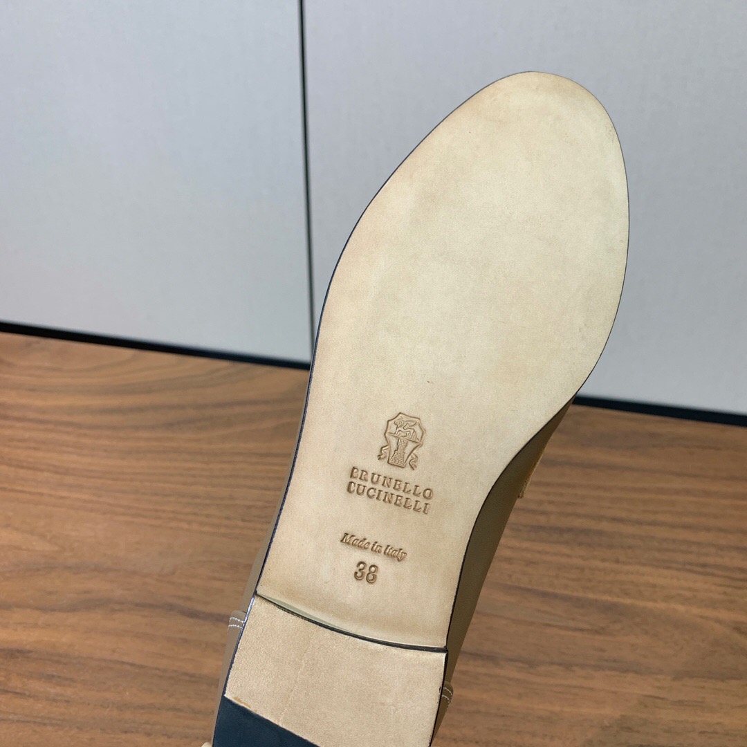 2025/Women Brunello Cucinelli Almond Leather Loafers Handmade Chain Detail LY00360(F)