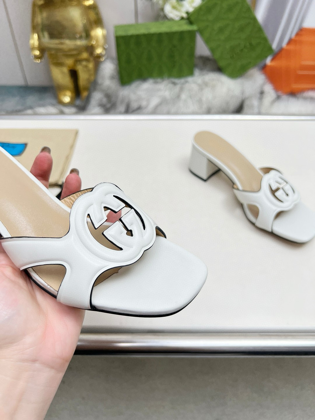 2025 Gucci White Leather Slippers MJ00190