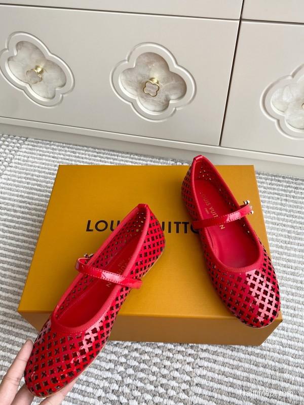 2025 Women Louis Vuitton Red Patent Leather Ballet Flats KFY00310