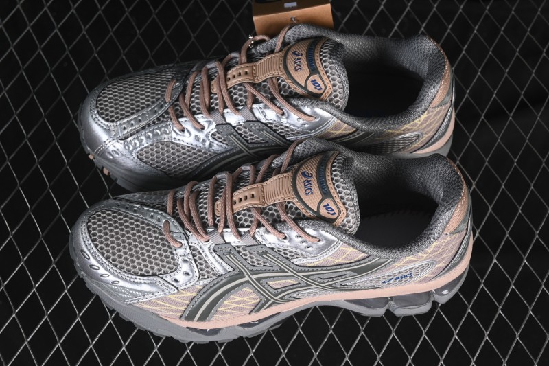 Asics Gel-Nimbus 10.1 Retro Breathable Cushioned Men's Running Shoes - 1203A543-250