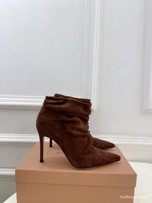 Gianvito Rossi Fall/Winter 2025 GR Pointed Toe Retro Pleated High Heel Ankle Boots - KFY00340