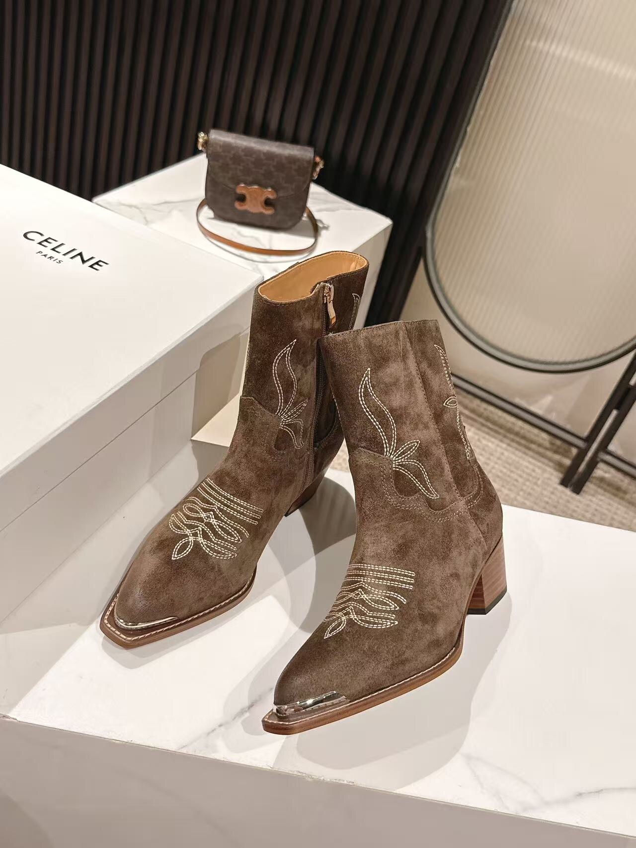CELINE Fall/Winter 2025 Retro Fashion Ankle Boots - LY00440