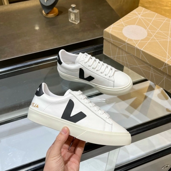 VEJA Classic White Sneakers V Logo Lace-Up Retro Flat Platform Casual Sports Shoes - LY00220/LY00230
