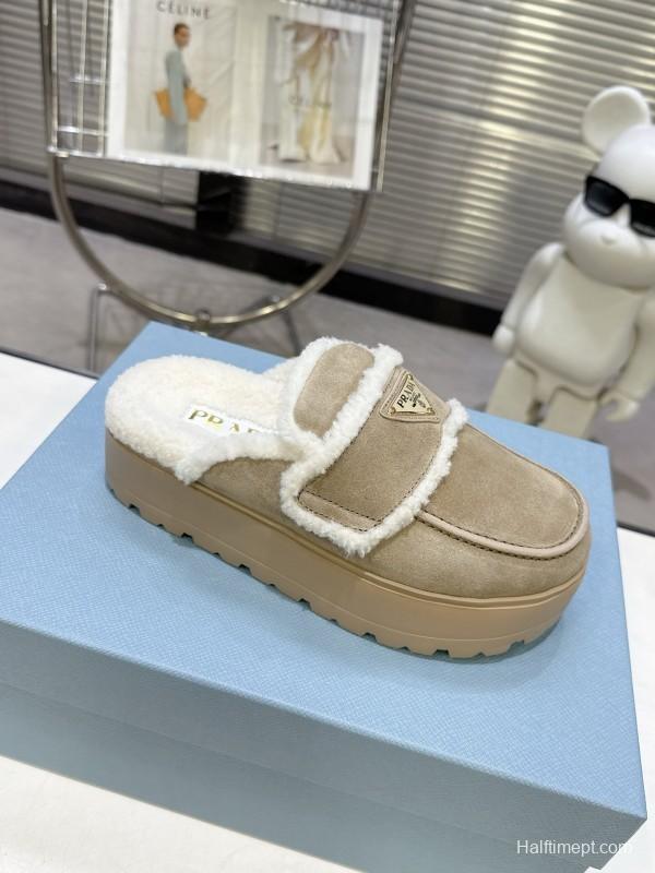 Prada Spring-Summer 2025 Runway Shearling Slippers - KFY00280