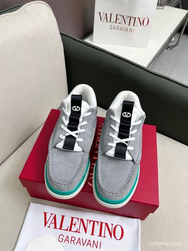 VALENTINO RUNBOOT Mid-Top Athletic Shoes with Urban Casual Design - AS00380