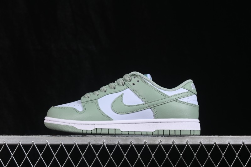 Nike SB Dunk Low Light Green Low-Top Skateboarding Shoes - IM6572-002