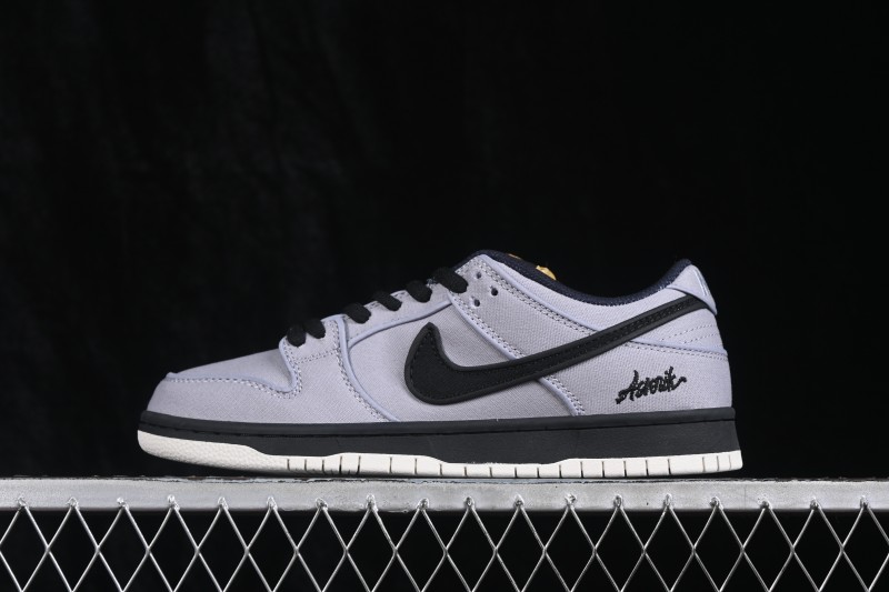 Nike SB Dunk Low Retro Skateboarding Shoes with Premium Leather Construction - FN5880-001