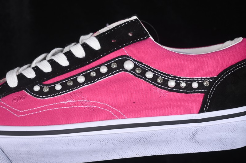 Vans Old Skool Low-Top Casual Skateboarding Shoes with Classic Side Stripe - VN000E8VHLE