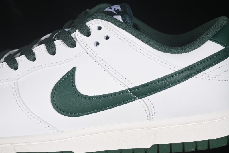 Nike SB Dunk Low Casual Skateboarding Shoes in White and Green - HF5441-115