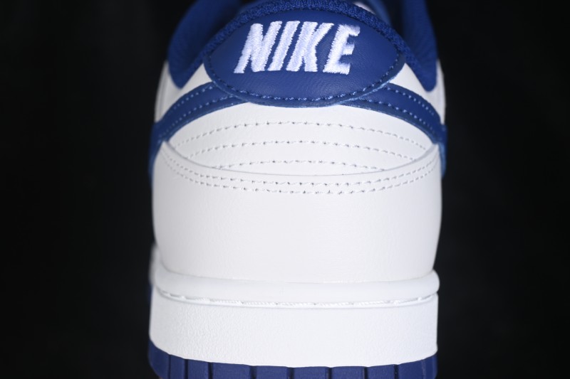 Nike SB Dunk Low Skateboarding Shoes in White and Green - HF5441-117