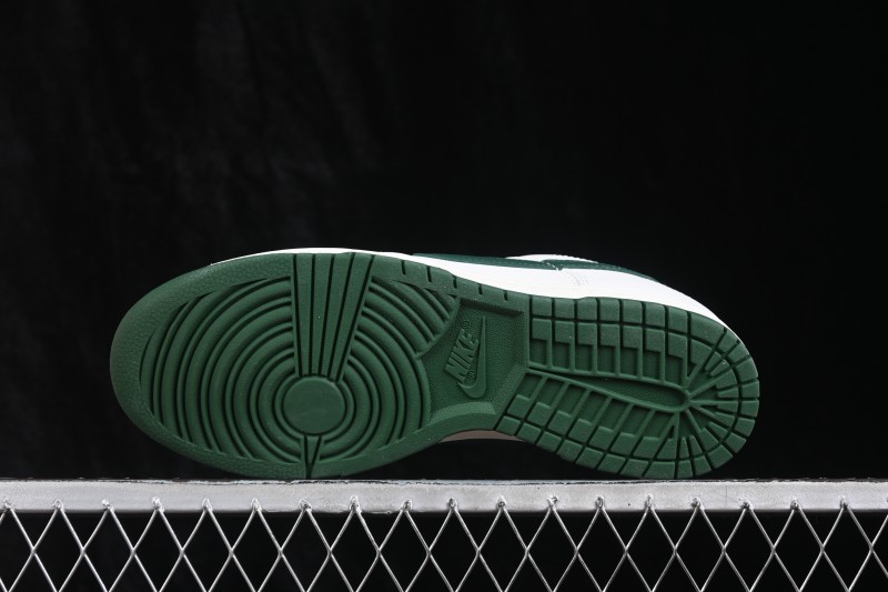 Nike SB Dunk Low Casual Skateboarding Shoes in White and Green - HF5441-115