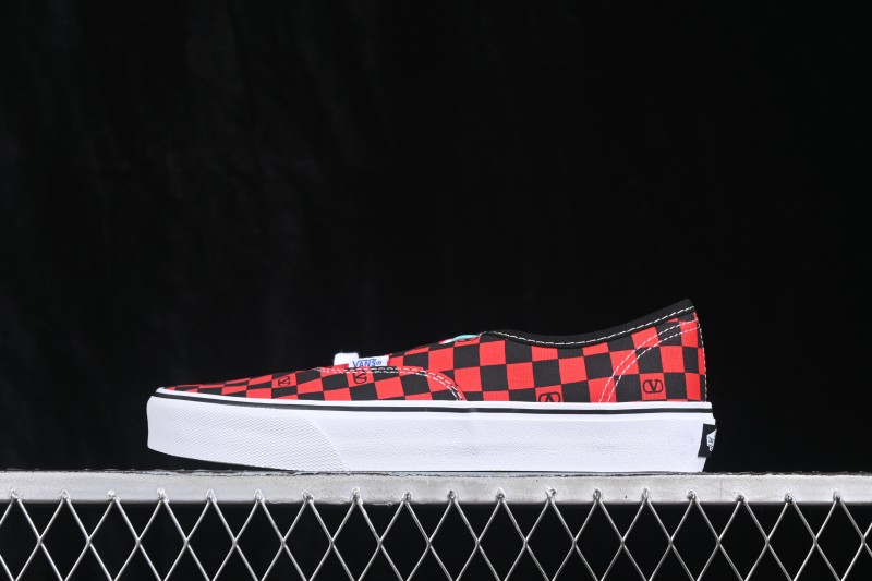 Vans Old Skool Low-Top Skateboarding Shoes with Classic Sidestripe Design - WS0ND8HPKJV7