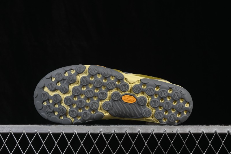 New Balance MT10 Series Minimalist Barefoot Lifestyle Running Shoes with Vibram Outsole - MT10OMB