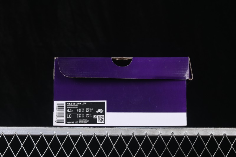 Nike SB Dunk Low Pro Skateboarding Shoes with Cushioned Collar - FZ5645-100