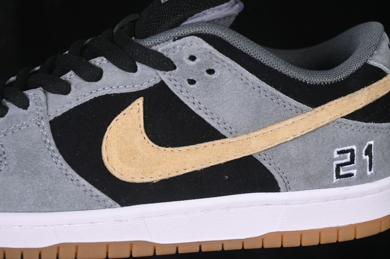 Nike SB Dunk Low Skateboarding Shoes with Cushioned Collar - BQ6817-204