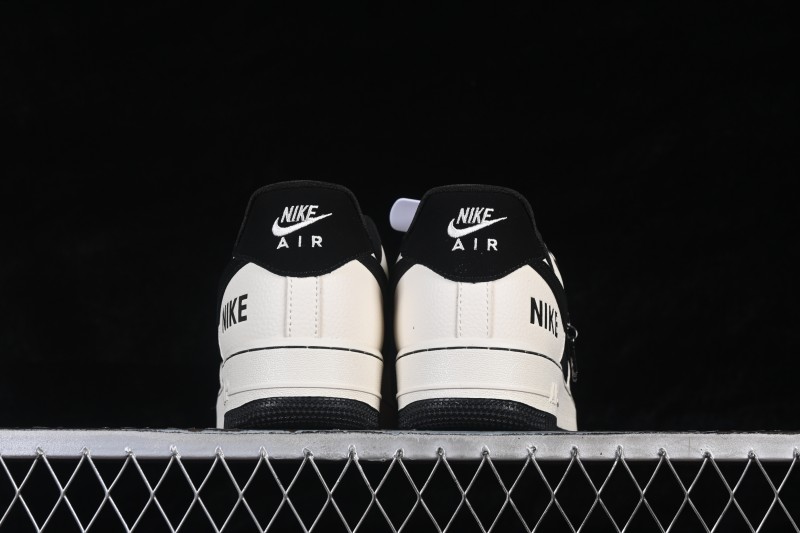 Nike Air Force 1 '07 Low Basketball Shoes with Black and White Contrast Design - BK1916-005