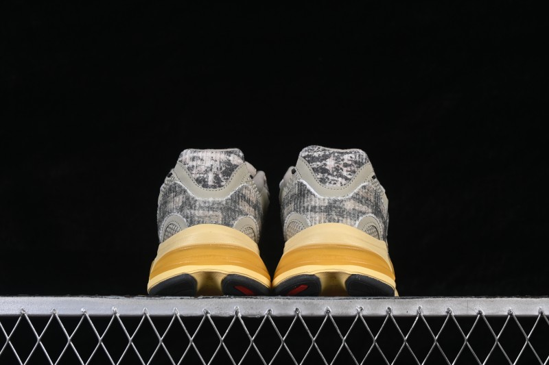 New Balance 2010 Series Retro Running Shoes with Suede and Mesh Upper - U2010JG1