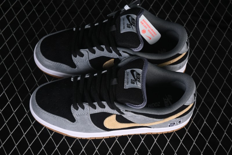 Nike SB Dunk Low Skateboarding Shoes with Cushioned Collar - BQ6817-204