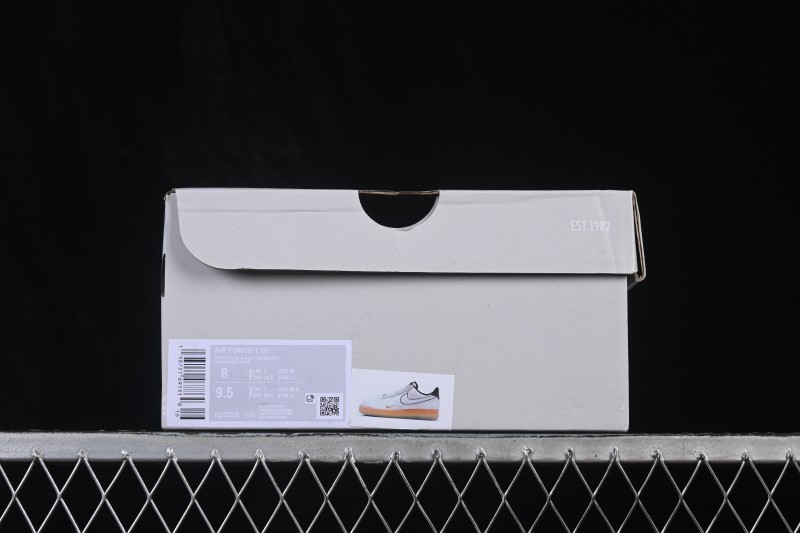 Nike Air Force 1 '07 Low Casual Skateboarding Shoes with Full-Length Air Cushion - IQ0228-100