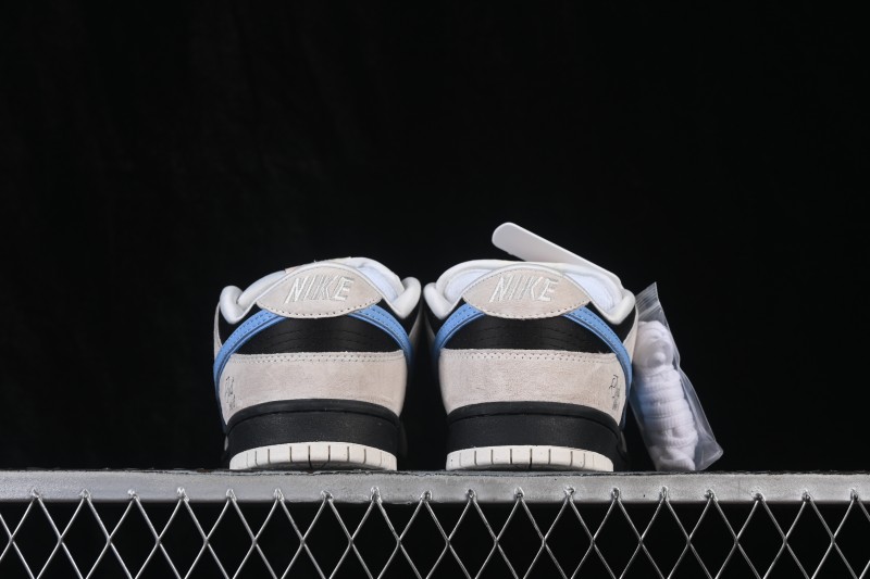 Nike SB Dunk Low Skateboarding Shoes with Cushioned Collar - FZ5645-100