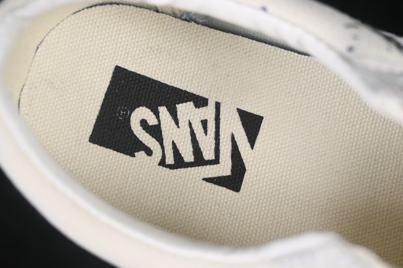 Vans Old Skool 36 Low-Top Skateboarding Shoes with Vulcanized Construction - VN000D9RDJR