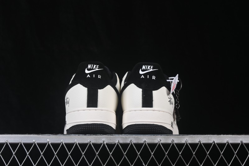 Nike Air Force 1 '07 Low Skateboarding Shoes with Full-Length Air Cushion - HO7788-112