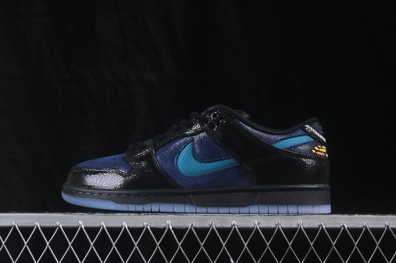 Nike SB Dunk Low Pro Skateboarding Shoes with Cushioned Collar - IQ1323-001
