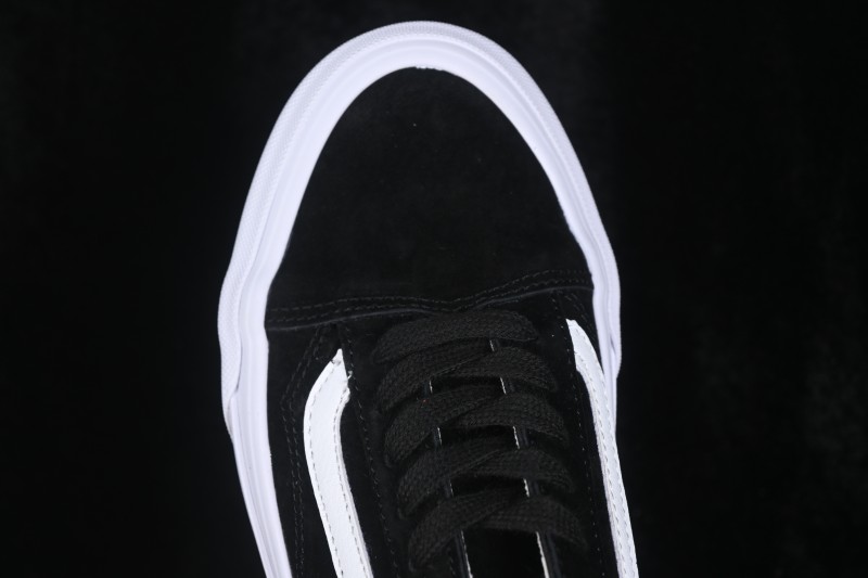 Vans Old Skool 36 Low-Top Casual Skate Shoes with Classic Side Stripe - VN000CNGCIE1