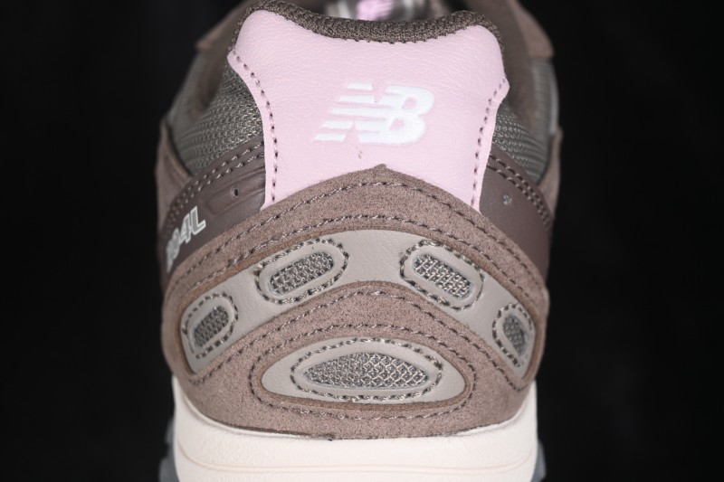 New Balance 204 Retro Casual Running Shoes with Breathable Mesh Upper - U204L273